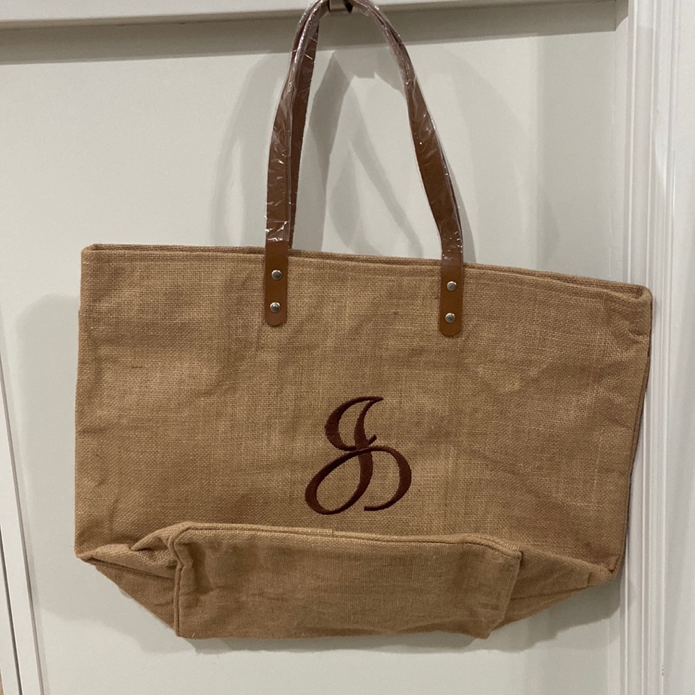 Beach bag with cursive “J” letter